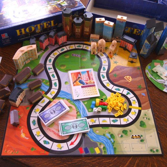 Hotel board game Spanish Version real-estate game 3 dimensional buildings player - Picture 6 of 16